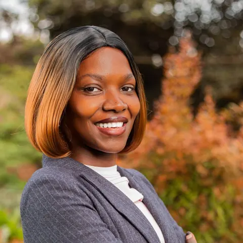 Agent portrait (example photo)
