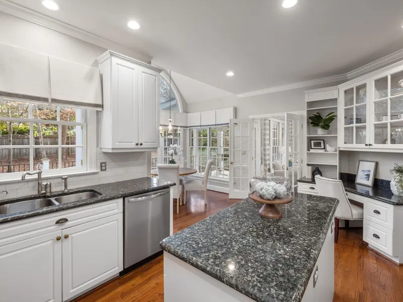 Kitchen with an island (example photo)